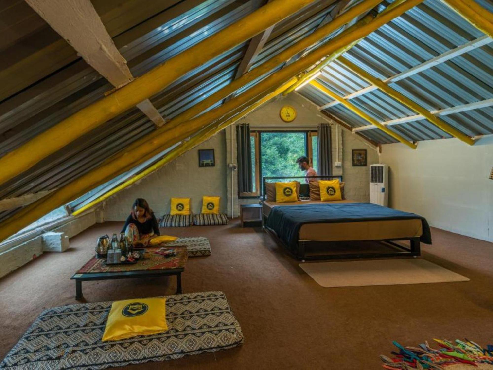 The Hosteller Kasol Rum bild